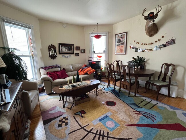 Foto del edificio - 1111 E Johnson St