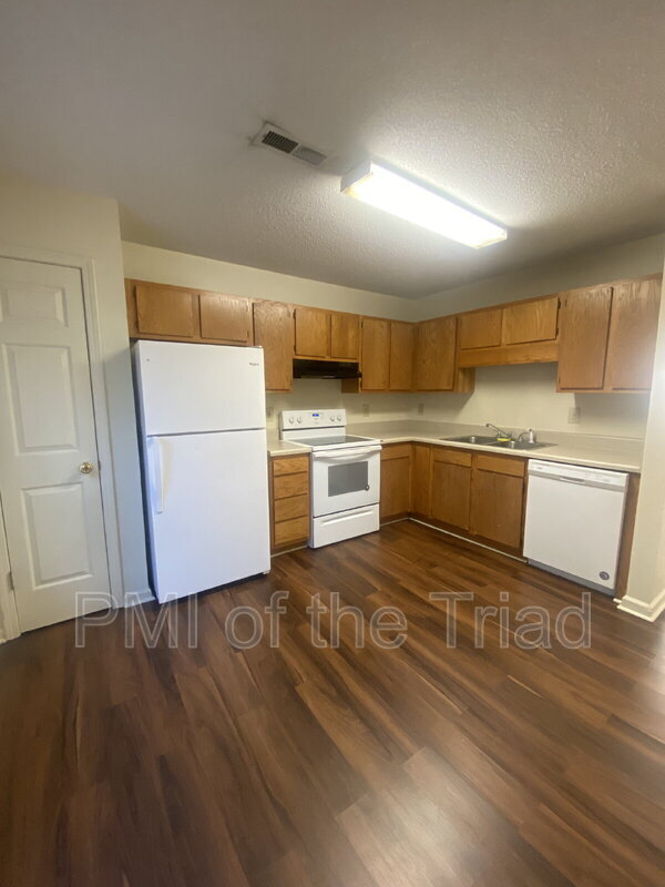 Foto del edificio - 309 Swing Dairy Rd