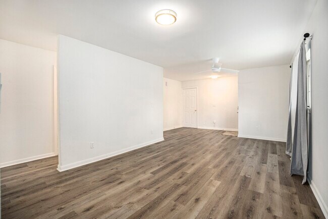 Building Photo - 2222 Pickerton Dr