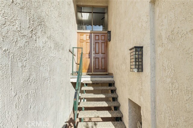 Building Photo - 2036 Vista Del Rosa