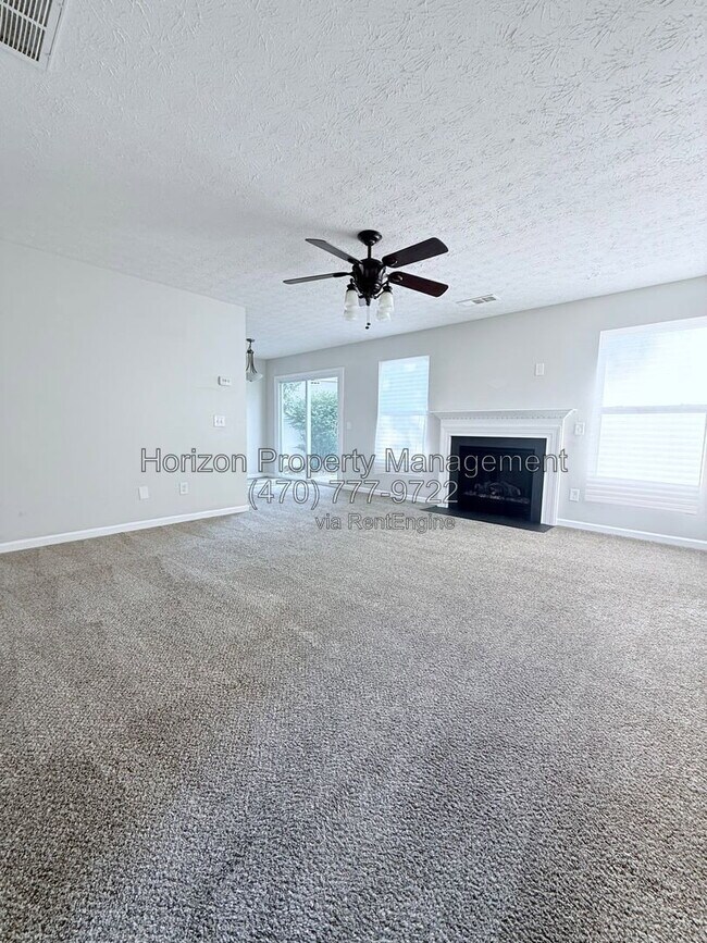 Foto del edificio - 5860 Mountain Top Pl