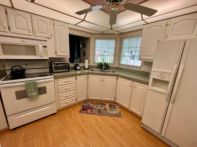Building Photo - 10911 Tumbleweed Dr