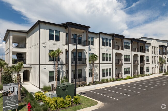 Building Photo - The Oasis at Seahaven