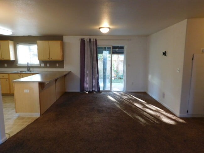 Building Photo - 3Bd/2.5Ba Two-story house- Available Soon!