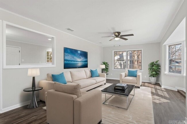 Building Photo - 2014 W Lakeview