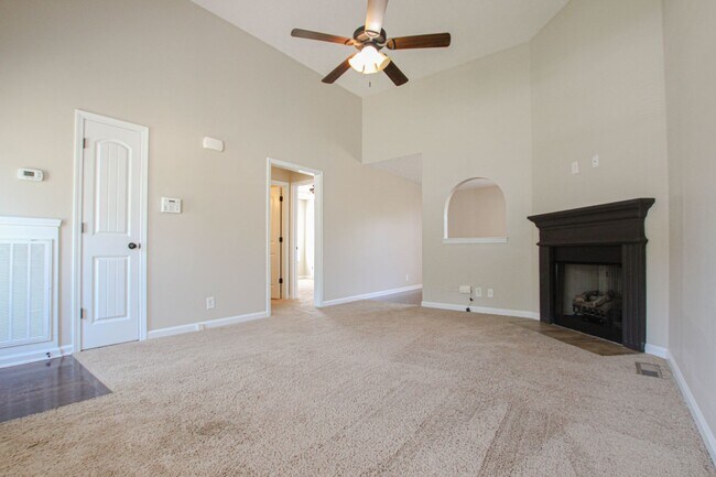 Foto del edificio - Three Bedroom in Autumn Creek!