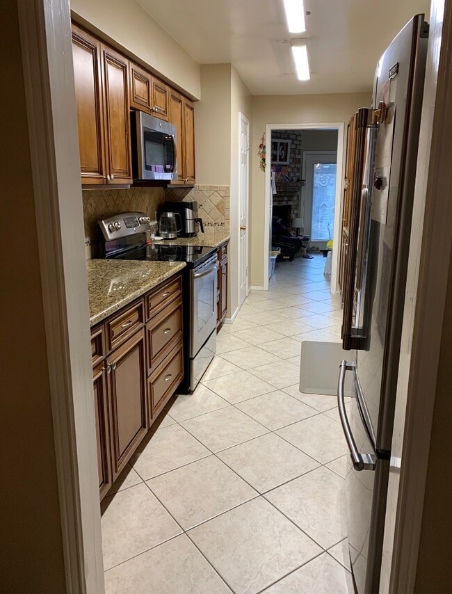 Building Photo - 13078 Trail Hollow Dr