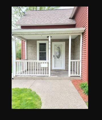 Front patio. - 438 E 7th St