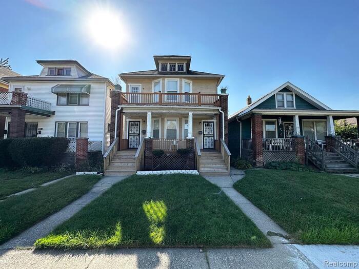 Primary Photo - Upper Unit Duplex (Broadstreet)