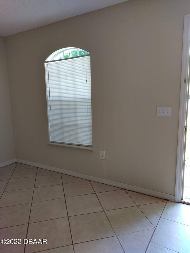 Building Photo - 2113 Umbrella Tree Dr