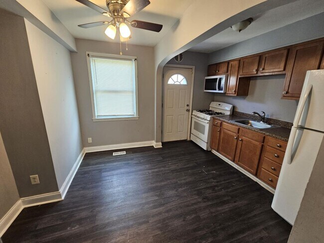 Foto del edificio - 2 Bedroom/ 1.5 Baths in Bel Air Edison