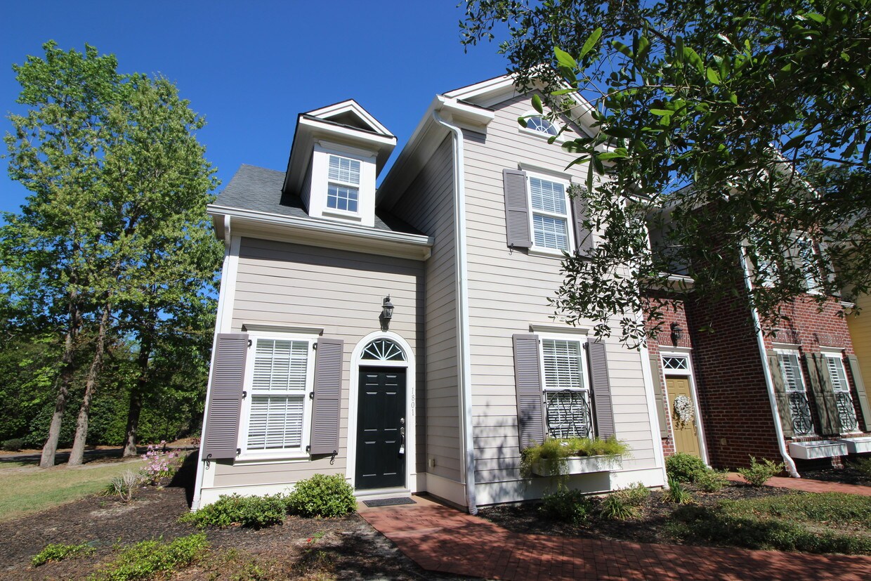 Amenities Included! Townhome Rentals in Mount Pleasant SC