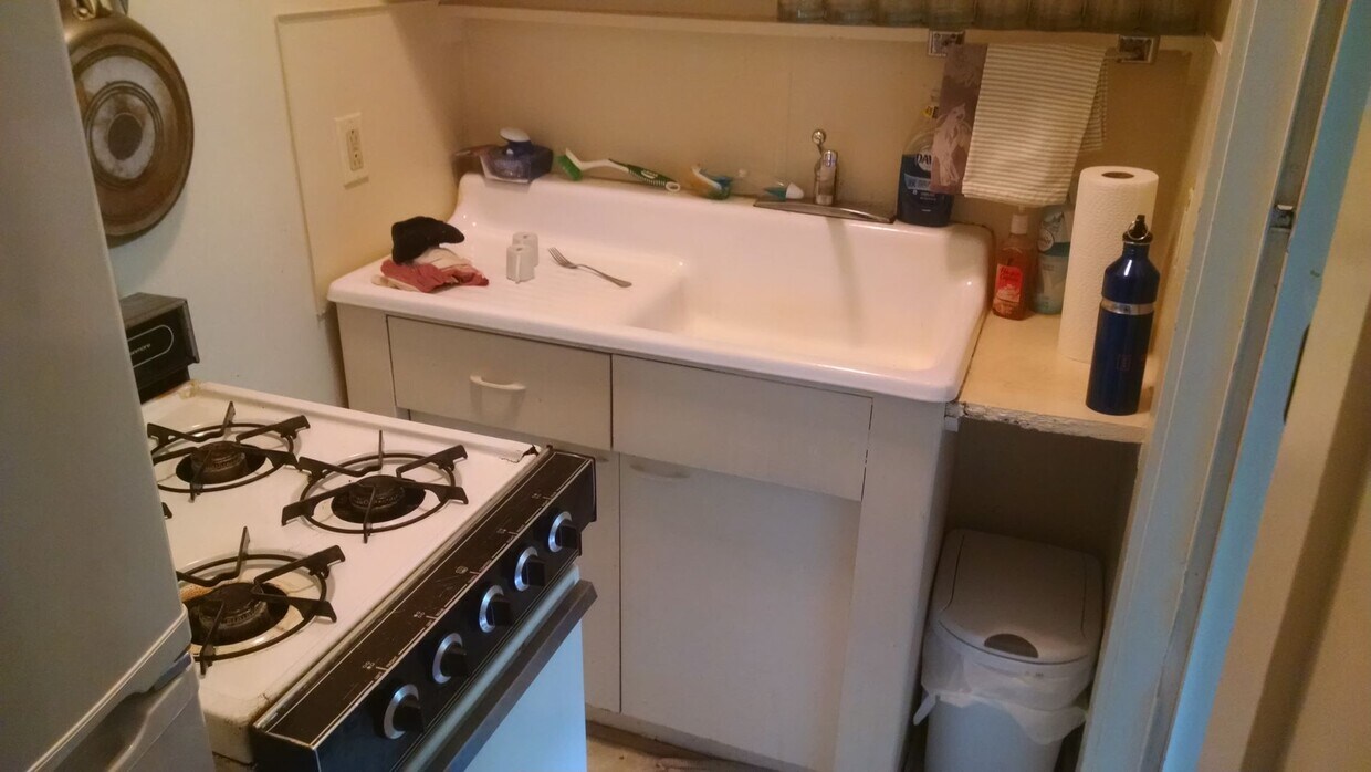 Building Photo - 802 W Illinois St