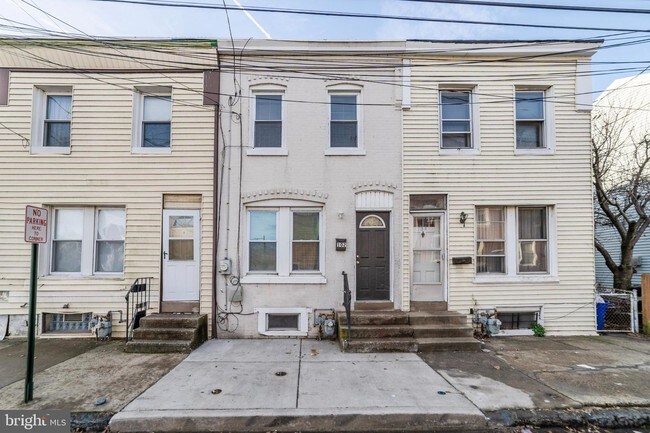 Building Photo - 102 2nd St