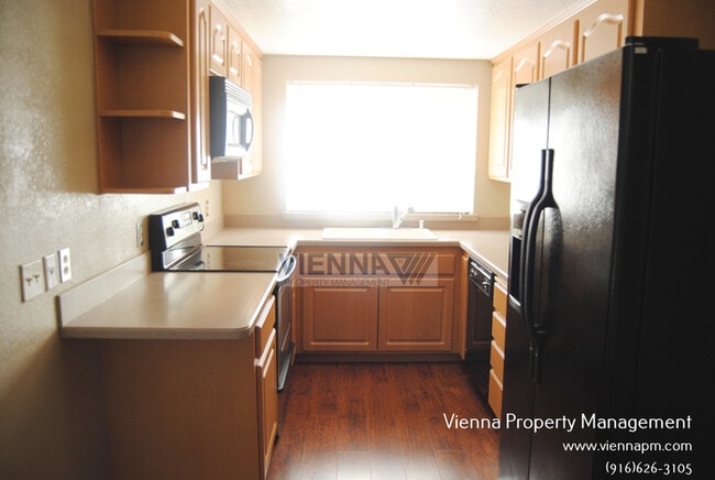 Building Photo - Fair Oaks Condo