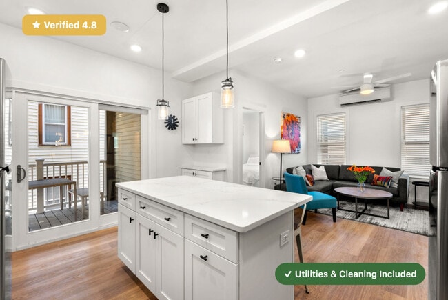 Foto del edificio - Furnished Bedroom with Private Bath in Mission Hill