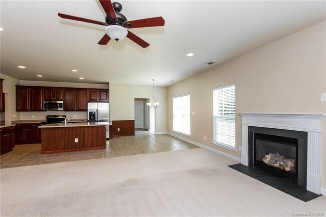 Building Photo - 3215 Shadowy Retreat Dr