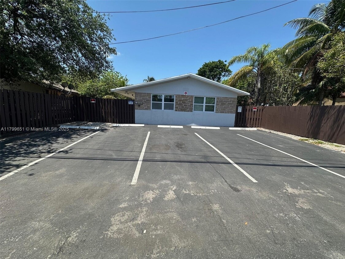 Foto principal - 1105 NE 5th Terrace
