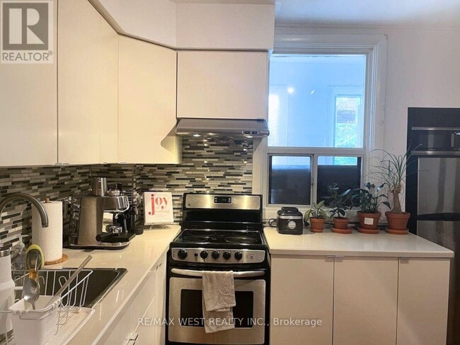 Building Photo - 46 St Clarens Ave