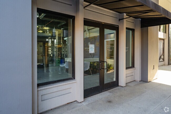 Retail Entrance - Onyx Bldg 2