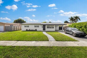 Building Photo - 710 SW 70th Ave