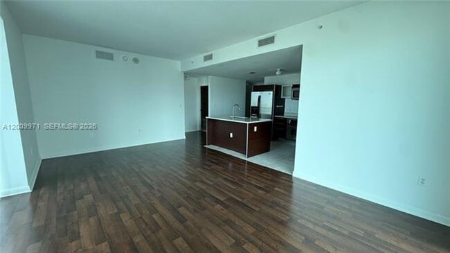 Photo - 1900 N Bayshore Dr Apartment