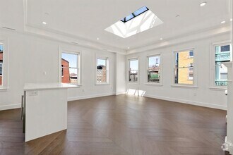 Building Photo - 112 Myrtle St