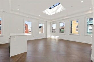 Building Photo - 112 Myrtle St