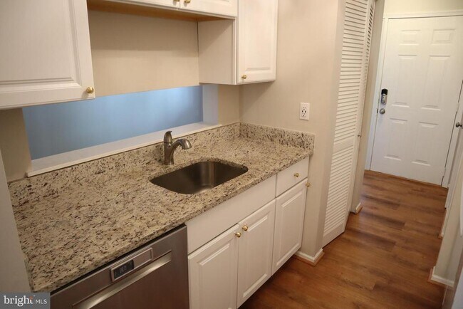 Foto del edificio - 3030 Ohara Pl