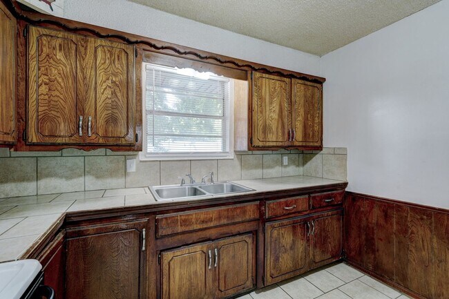 Building Photo - 2 bed, 1 bath apartment in Noble,OK