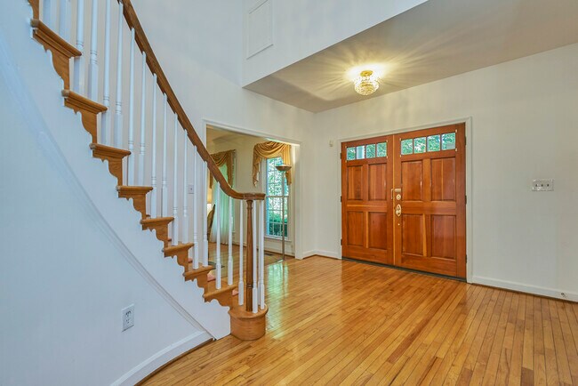 Building Photo - 2 Royal Dominion Ct
