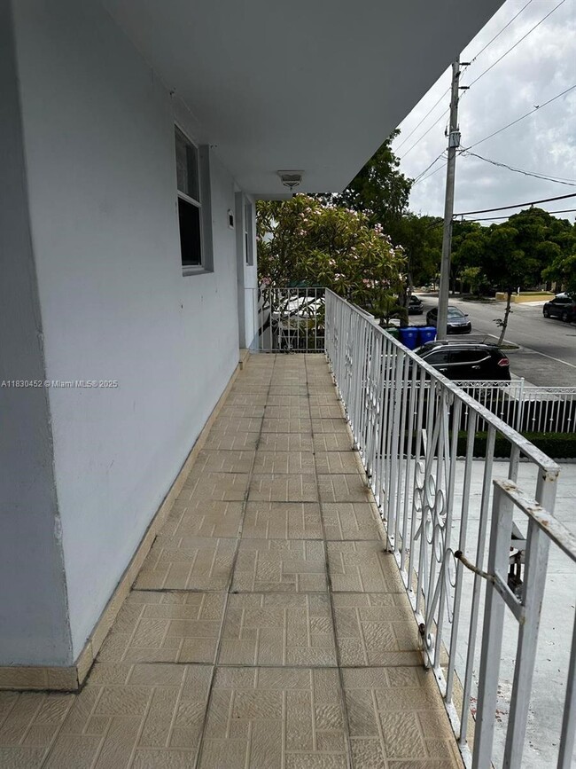 Foto del edificio - 2340 NW 1st St