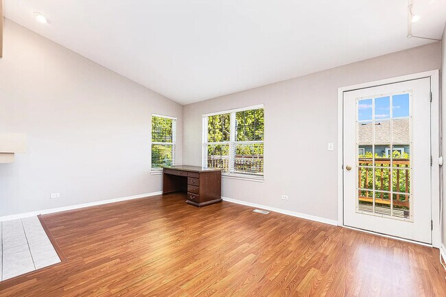 Foto del edificio - 2404 Golf Ridge Cir