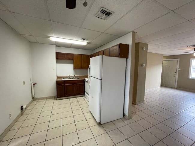 Building Photo - North Bay / central Portland area-Affordable rental-$99 move-in special