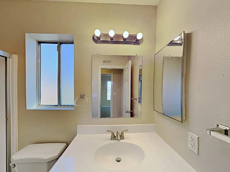 Foto principal - 13405 Bixler Ave