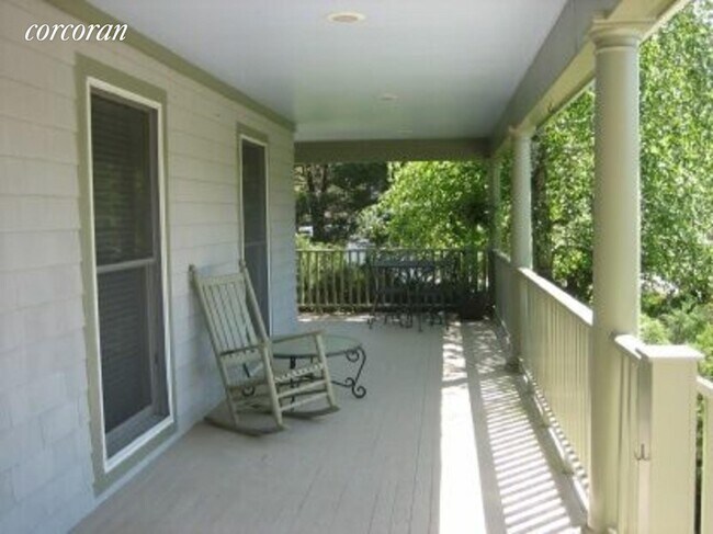 Building Photo - 45 Coves End Ln