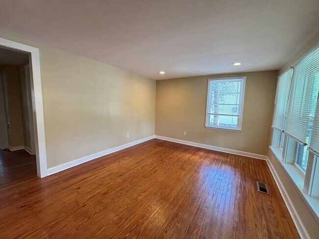 Foto del edificio - Available 9/1! Newly Renovated in Downtown...