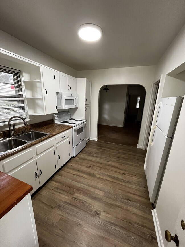 Foto del edificio - 5025 Sunnyside Ave