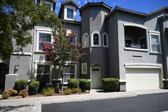 Foto del edificio - Resident Benefit Package Property
