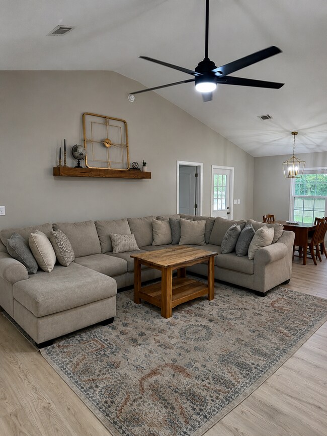 Foto del edificio - 108 Cedar Cir Dr