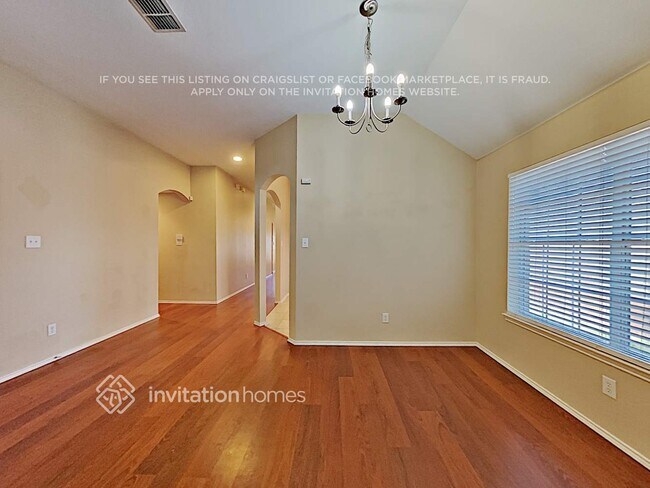 Building Photo - 1112 Sweetwater Dr