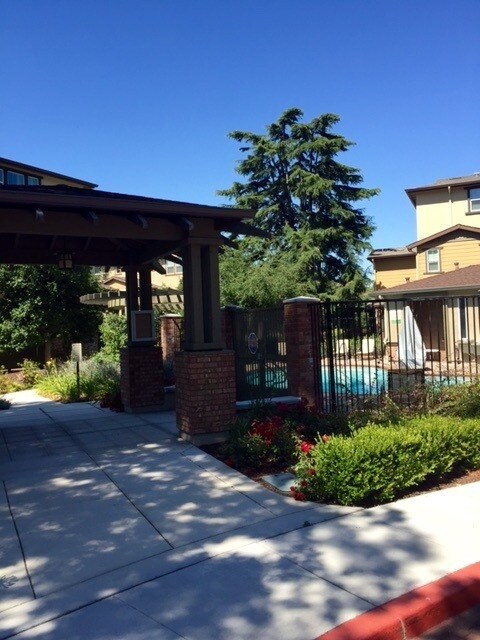 1457-10 PUERTA PRINCIPAL - 722 El Paseo Cir