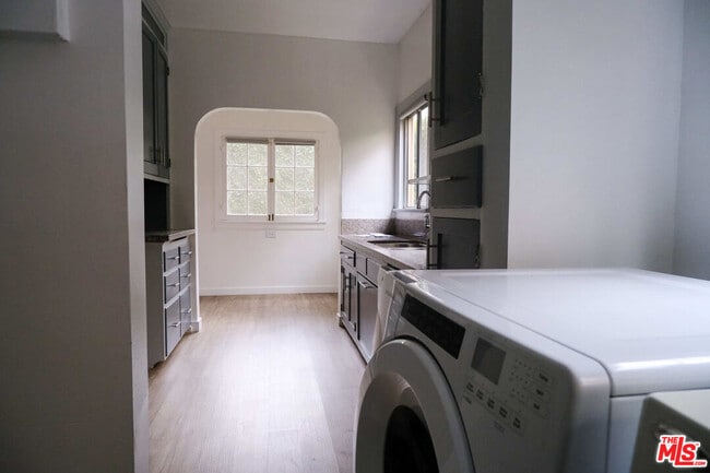 Building Photo - 5114 Edgewood Pl