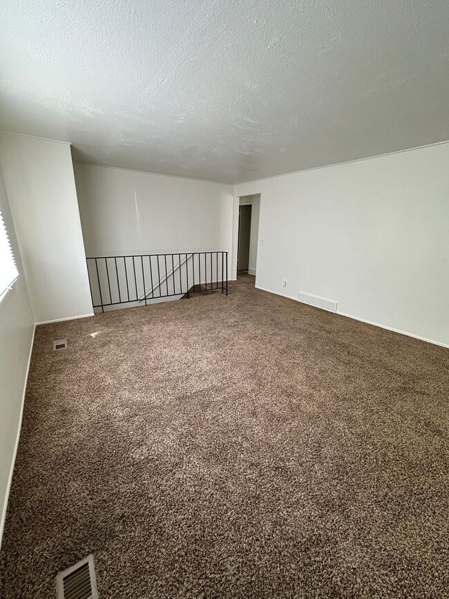 Building Photo - 259 E 5900 S