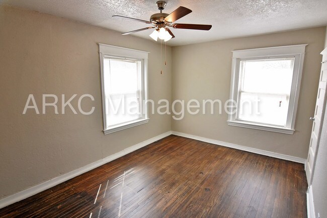 Building Photo - 1114 E Armour Blvd