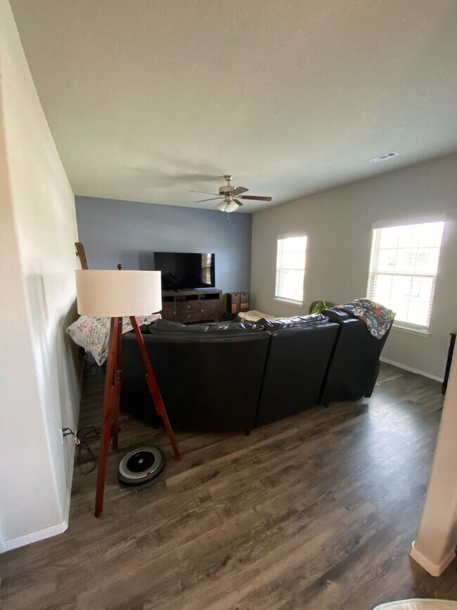 Building Photo - 3 Bedroom Home for Rent in Bentonville! $3...