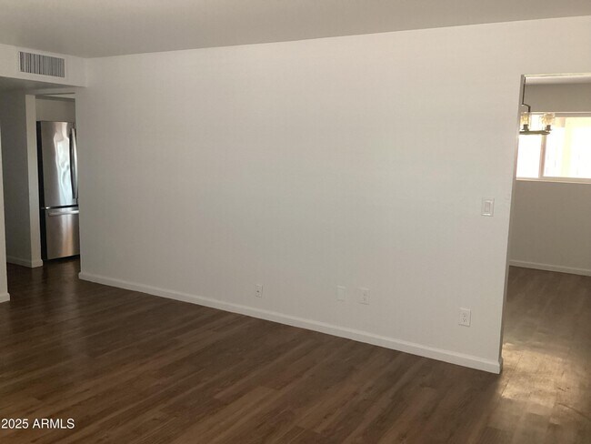 Foto del edificio - 819 W 11th St