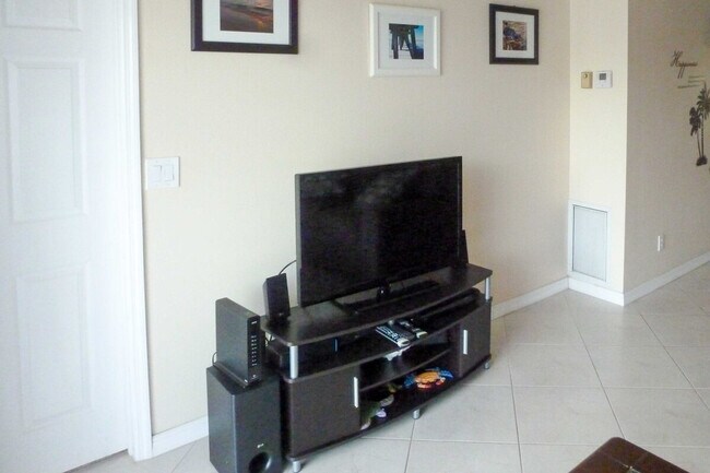 Building Photo - 5293 Dixie Dr