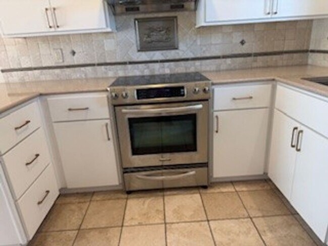 Foto del edificio - Beautiful Los Gatos Condo, Excellent Schools, 2 Bedroom 1.5 Bath.  Patio and a private one car ga...