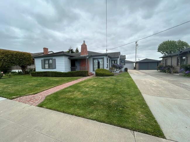 Building Photo - 2BR/ 1BA House In South Salinas